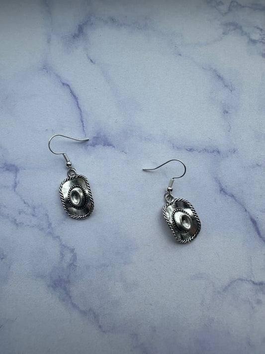 Country western cowboy hat earrings in silver, perfect for western-themed events and country style.