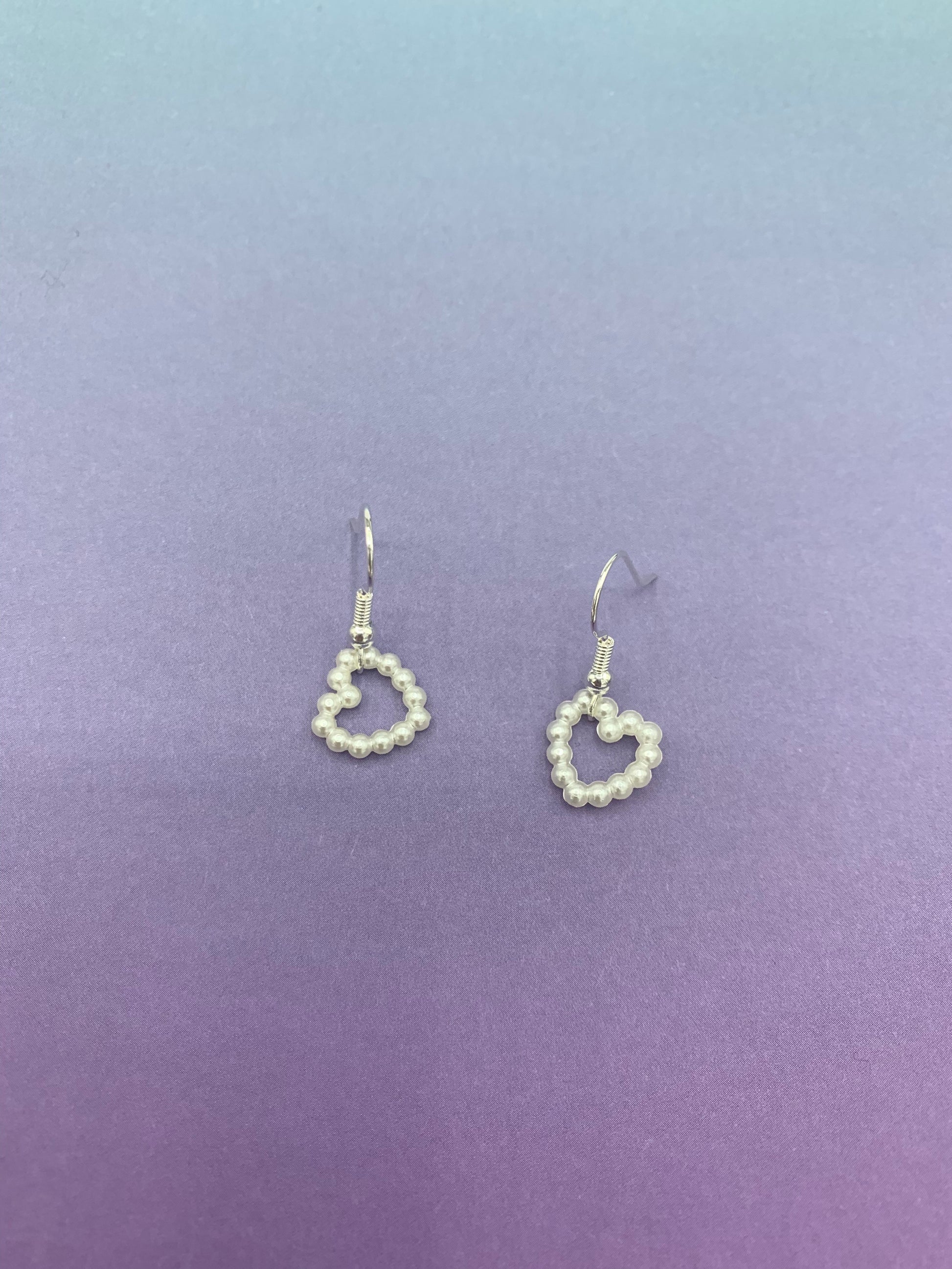 cute earrings. heart earrings. Pearl effect heart charm on silver plated hooks. fashion earrings. cute earrings for girls. 