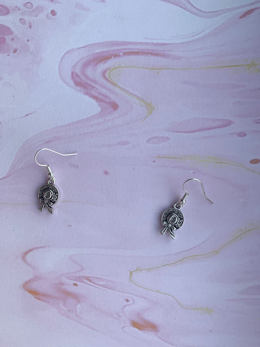 Alloy silver coloured vintage hat charm on silver plated hooks. vintage earrings. cute earrings. earrings for girls.